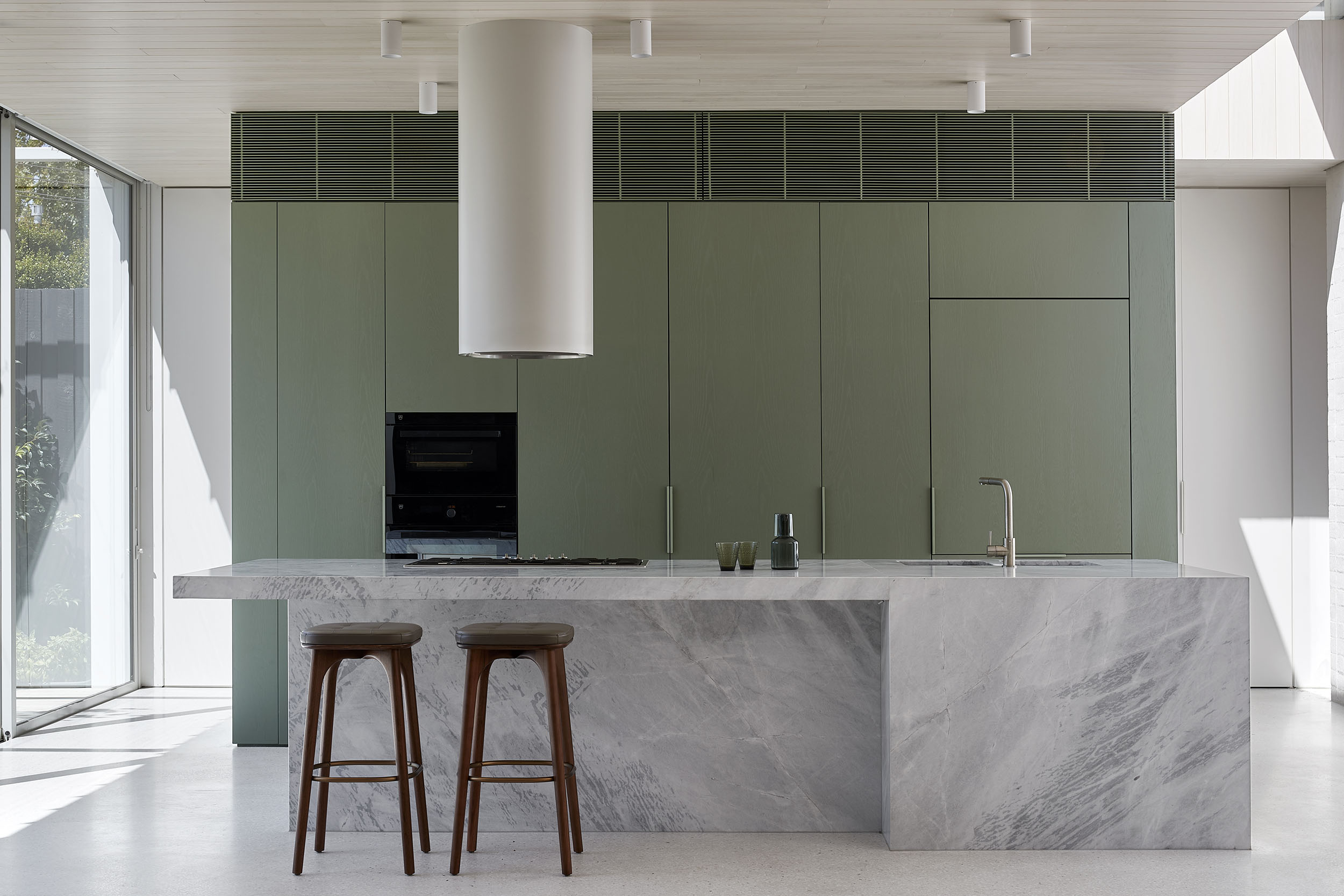 10 natural stone and porcelain benchtop alternatives to engineered