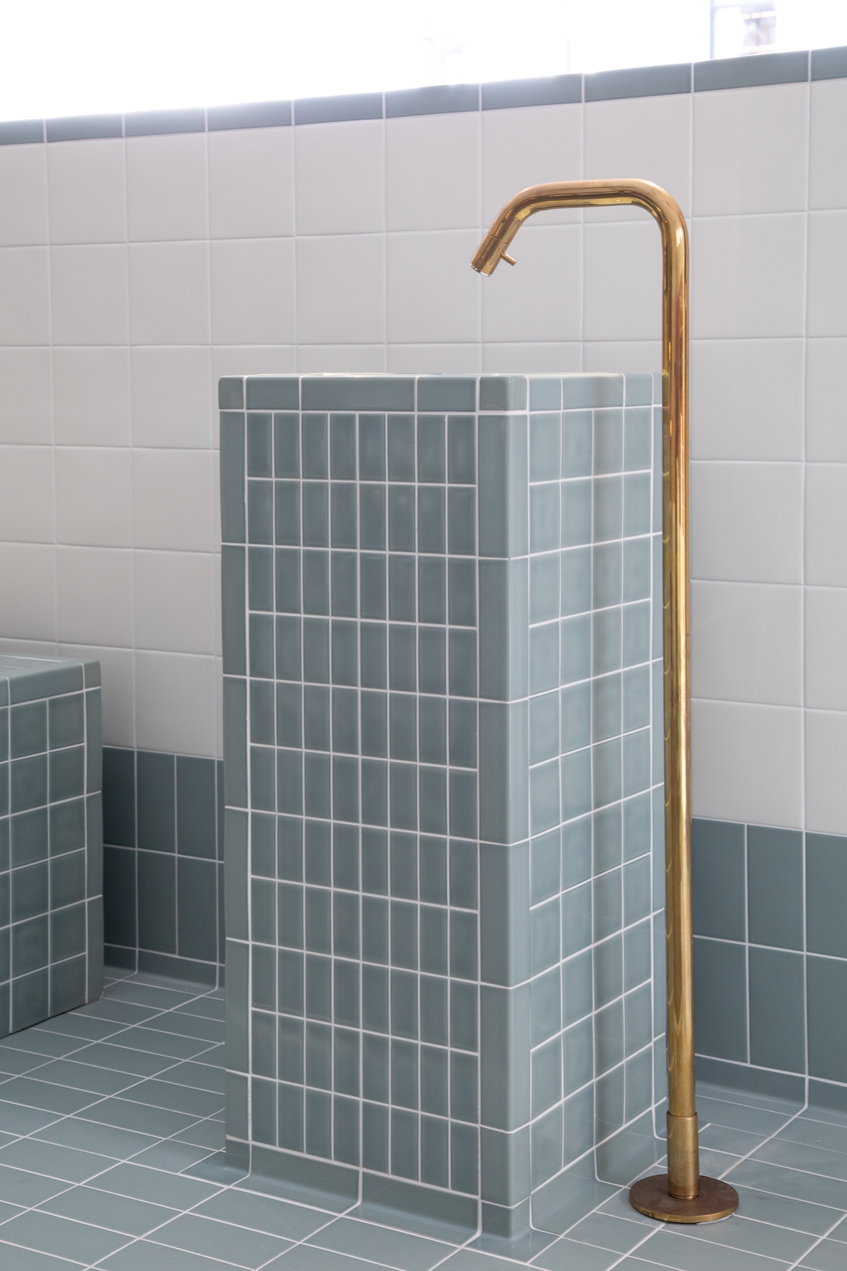 Memory Progressive Tap Unit with Handheld shower for Bath or Shower