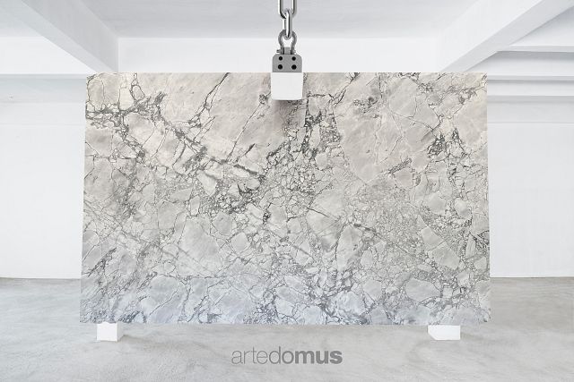 White Fantasy 687 Bris.jpg