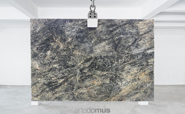Breccia Grigio 10 Bris.jpg