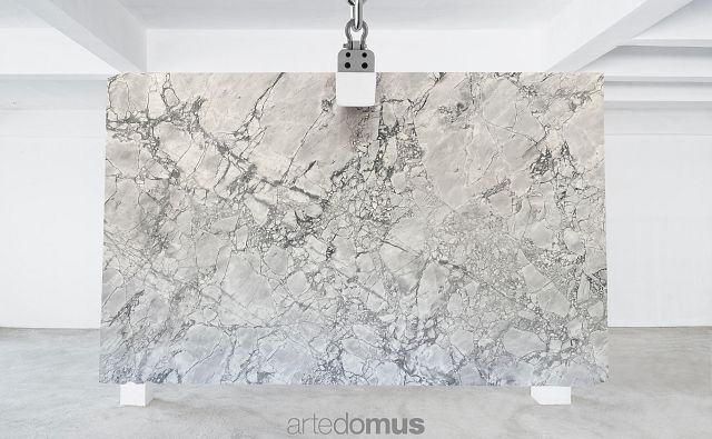 White Fantasy 687 Bris.jpg