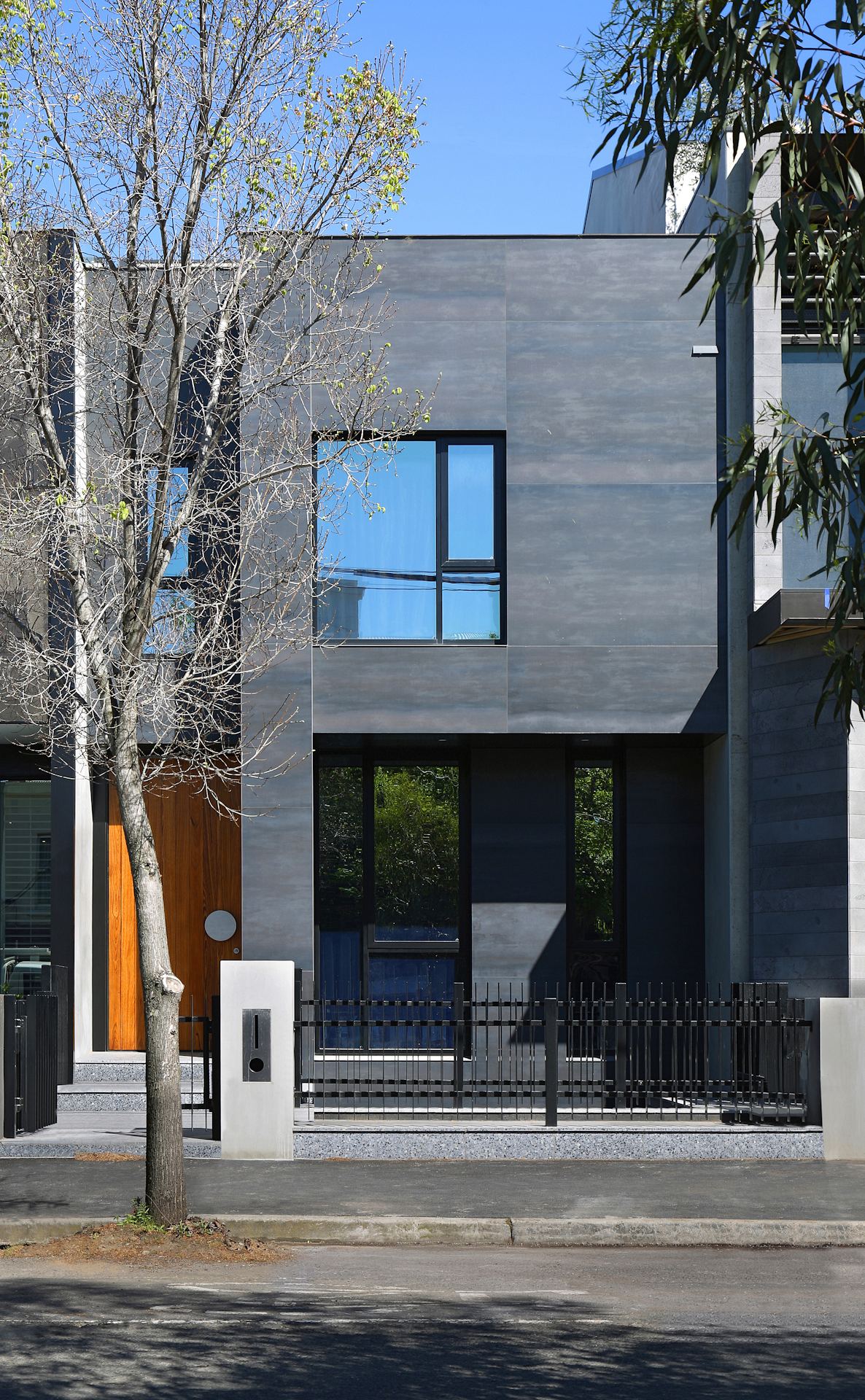 Maximum Zinc Titanium exteriors • pressedporcelainpanels • metal