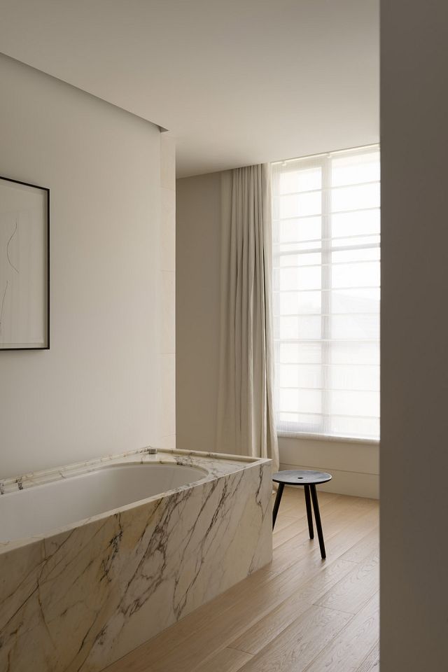 Paul Conrad Architects, Conrad Residence featuring Artedomus Crema Lyra limestone, Artedomus Paonazzo marble