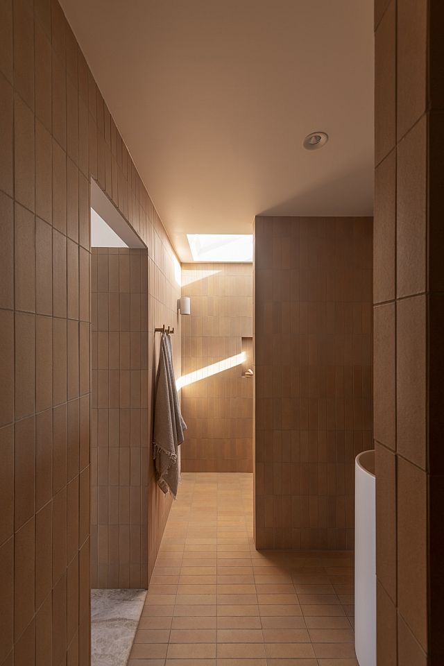 Inax Fabe Ox 26N floors and Sareva benchtop at Netherby Rise by Bindi Ward and Owen Architecture. Photography by Catherine Schusler_24.jpg