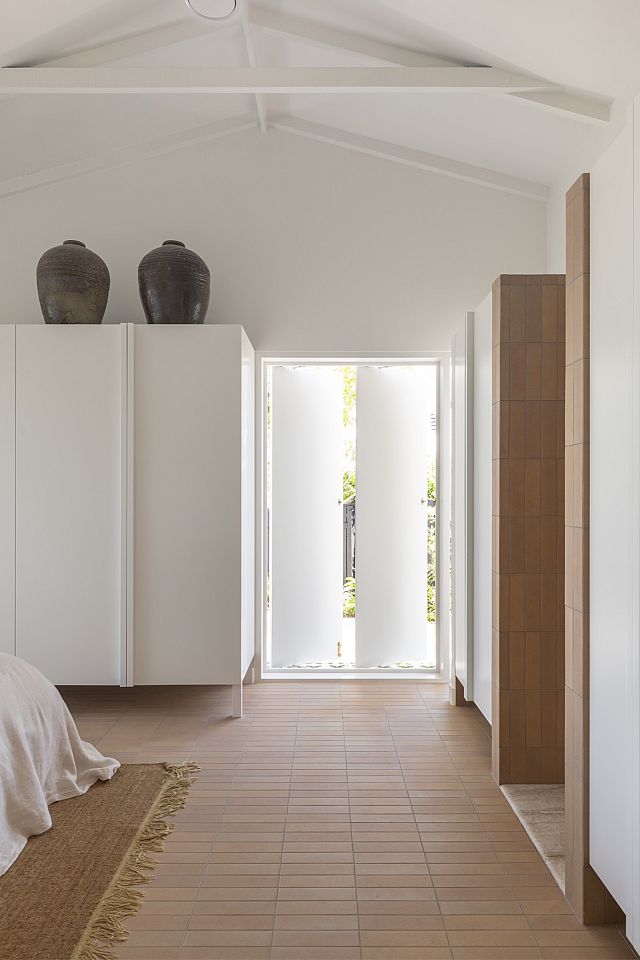 Inax Fabe Ox 26N floors and Sareva benchtop at Netherby Rise by Bindi Ward and Owen Architecture. Photography by Catherine Schusler_21.jpg