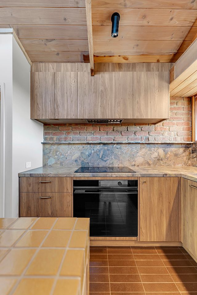 Magente, a strong and durable quartzite, used as kitchen benchtop and splashback with Arrotato Da Crudo Tobacco 280x70x15mm terracotta floors at Highton House. Project designed by Workshop by RA and built by BCT