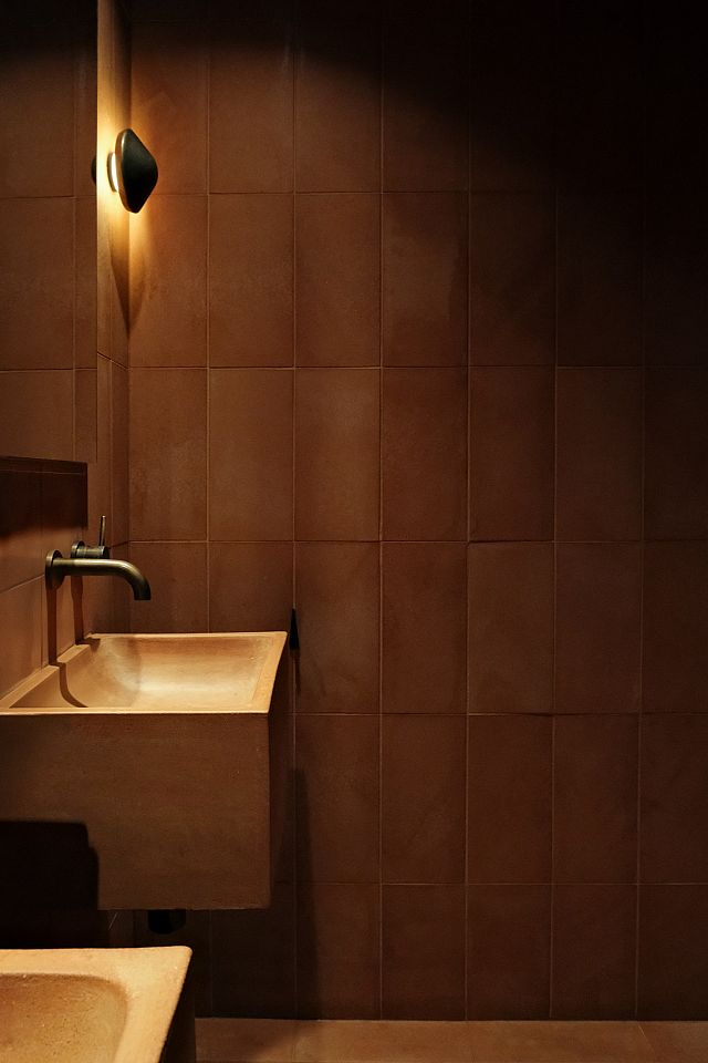 Litos Naturale tiles and Basins, made of Italian terracotta by Cotto Manetti, used in Fisher Paykel Fitzroy. Photography by Joanne Ly