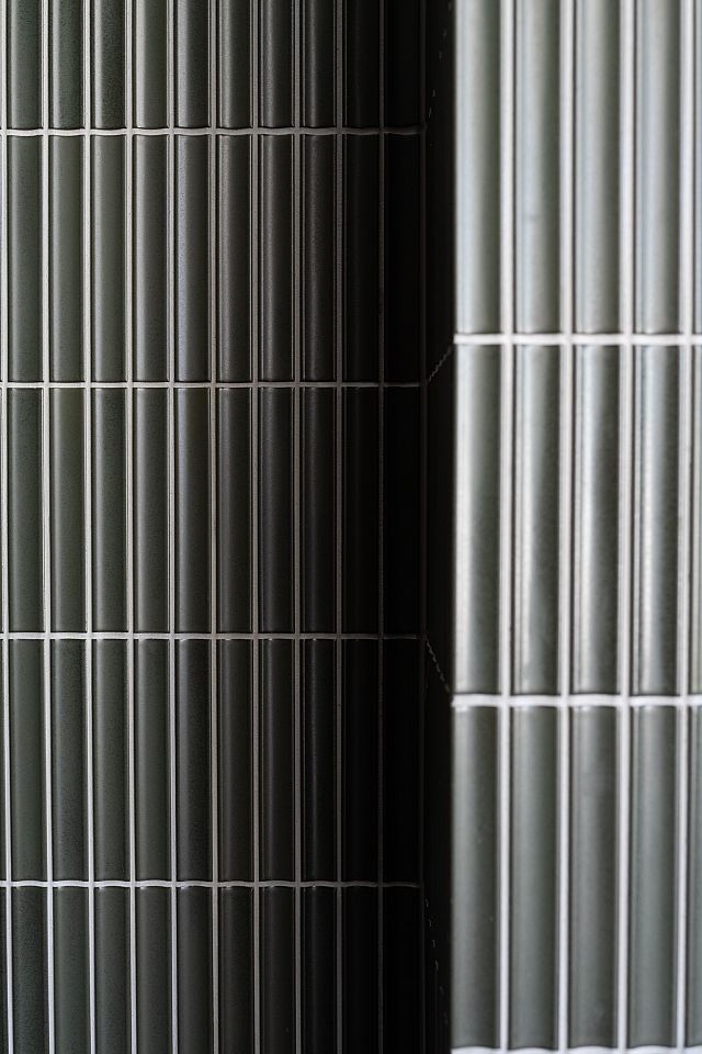 Yukasumi, green japanese ceramic wall mosaic, used at Canberra Residence by Collins Pennington. Photography by Kasey Funnell Photography