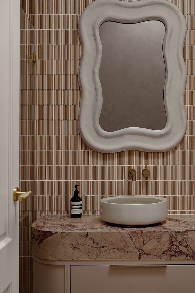 Saita Border 310G, japanese ceramic mosaic, and Tiberio, italian marble benchtop, by Inventory Interior. Photography by Mariam Abdelkarim