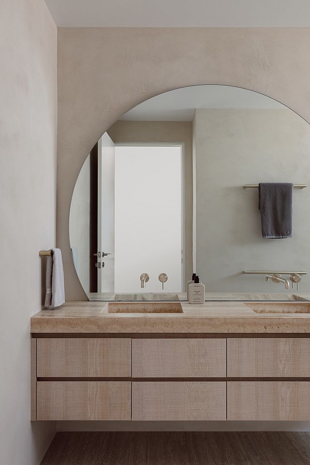 Travertine Zena Benchtop. Project by My Builder Victoria. Photography by Elise Scott 