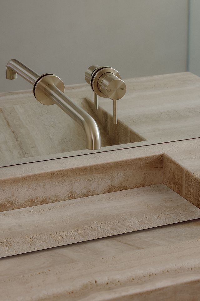 Travertine Zena Benchtop. Project by My Builder Victoria. Photography by Elise Scott 