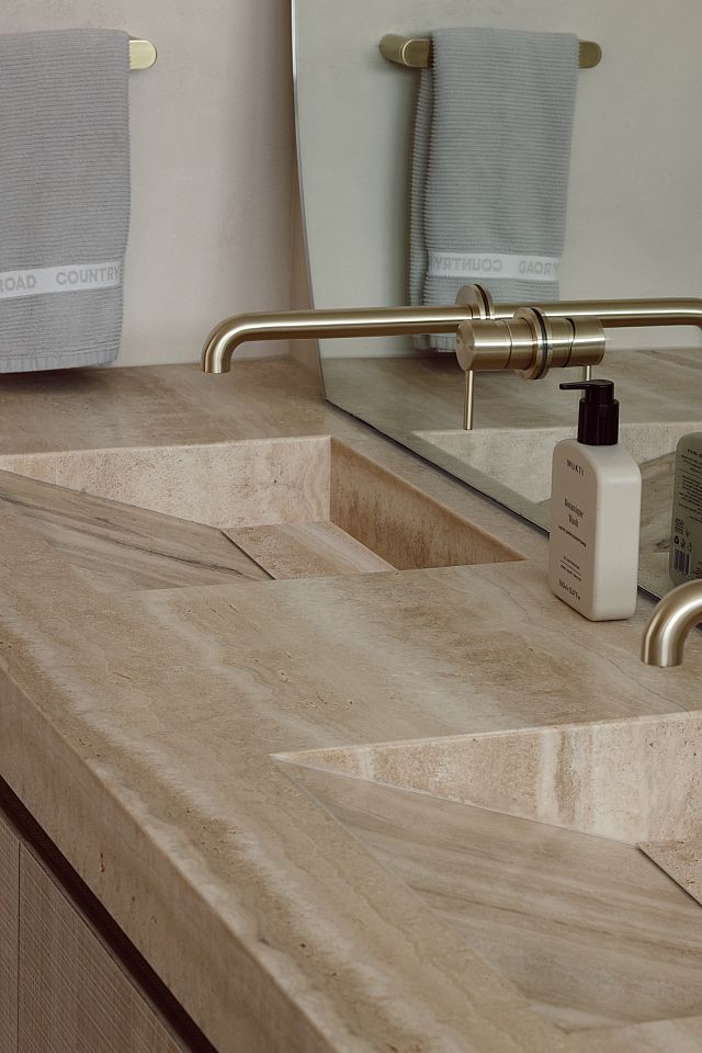 Travertine Zena Benchtop. Project by My Builder Victoria. Photography by Elise Scott 