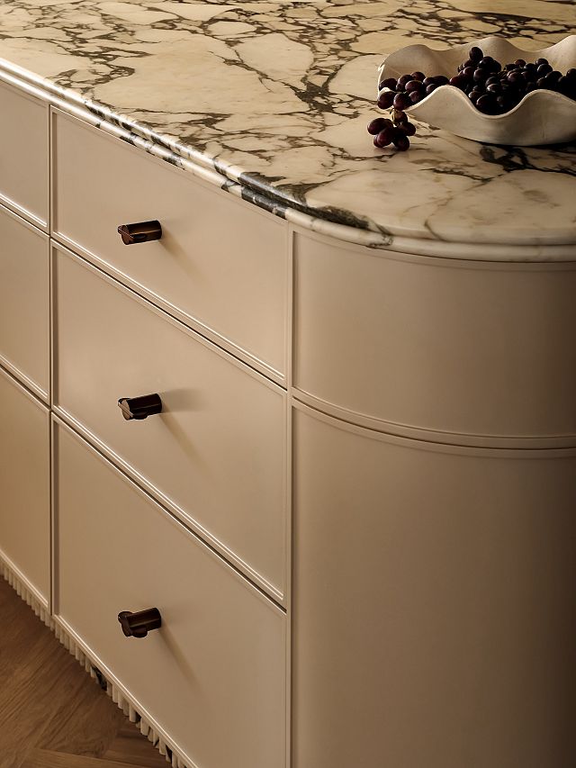 Calacatta Viola at Residence B by Studio Albus. Photography by Ryan Linnegar 285_3000px.jpg