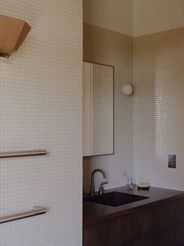 Inax Kaleido Glaze KLG1 mosaics at Field House designed by Olive Cooke and built by Henry Tervenski of Morada Build. Architecture by Fraser Mudge Architects. Photography by Tom Ross