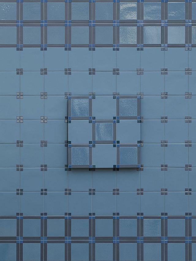 Mutina Homage to the Square in Sea