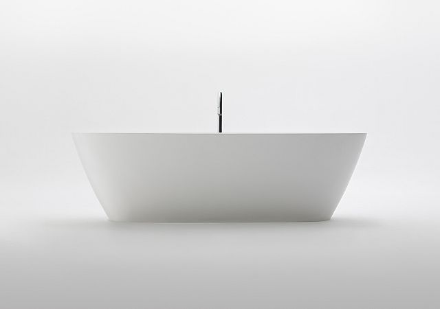 Agape Bathtubs Normal Front.jpg