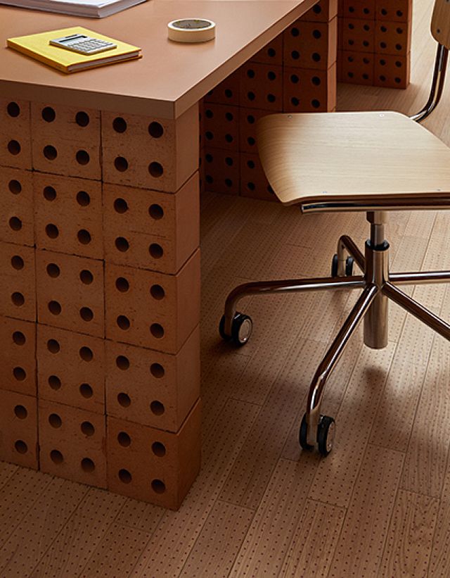 Bloc by Ronan & Erwan Bouroullec is a terracotta brick produced with the artisanship extrusion process by Mutina. It’s a three-dimensional element conceived to build architectural and decorative structures.