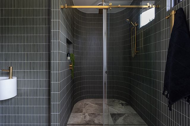 Yukasumi, green japanese ceramic wall mosaic, and Teragio, greige marble tile, used at Canberra Residence by Collins Pennington. Photography by Kasey Funnell Photography