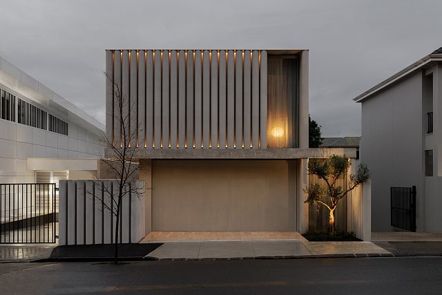 Aquarzo Honed and Travertine Litzio at Concrete Curtain by FGR Architects. Photography by Timothy Kaye _3639_LR.jpg