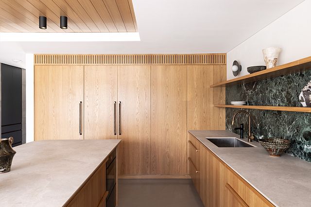 Predia and Royal Platinum Clontarf Beach House Interior Design by Two Stories Interiors Photography by Simon Whitbread Styling by Jamee Deaves ​Joinery by @global_kitchens_sydney_pty_ltd ​Buil​t by @gvhconstructions