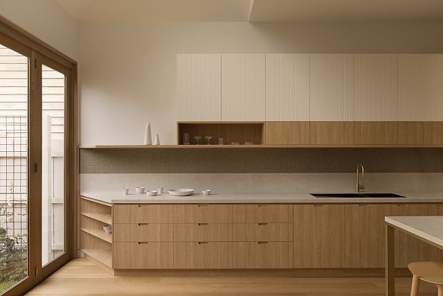 Kitchen splashback in the japanese ceramic Arute Saita 25-502g and 12mm porcelain benchtop in Fiandre Urban White at Stack & Field. Photography by Timothy Kaye