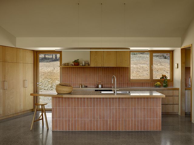 Cotto Manetti terracotta tiles at Chewton residence by Bush Studio and Folkal Built. Photography by Caitlin Mills. Styling by Annie Portelli