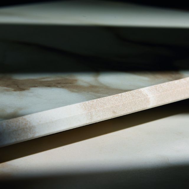ss-ss03-calacatta_aureo-4d-_-320160-amb28-double_straight_squared_ridge