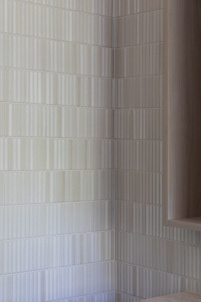 Hashi Border HA-MWH:9925 feature wall. Design by AWA Studio and Photography by Joanne Ly. Off white coloured glazed.
