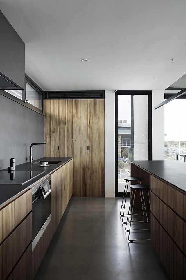 Torquay House by Eldridge Anderson Architects. Photography by Ben Hosking.jpg