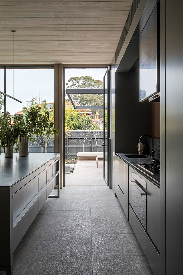 Magnesia Brushed used as benchtop and Fabe Re FABN/105N as the splashback at Weeroona House by Neil Architecture and Simone Haag