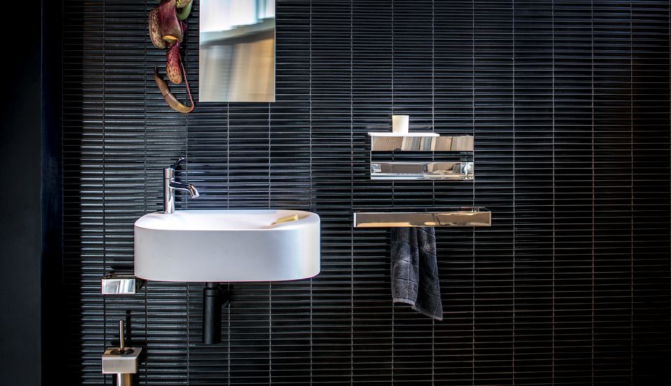 Nivis basin, Minuetto mirror, 369 accessories on Yuki Border YKR-4 mosaic.jpg