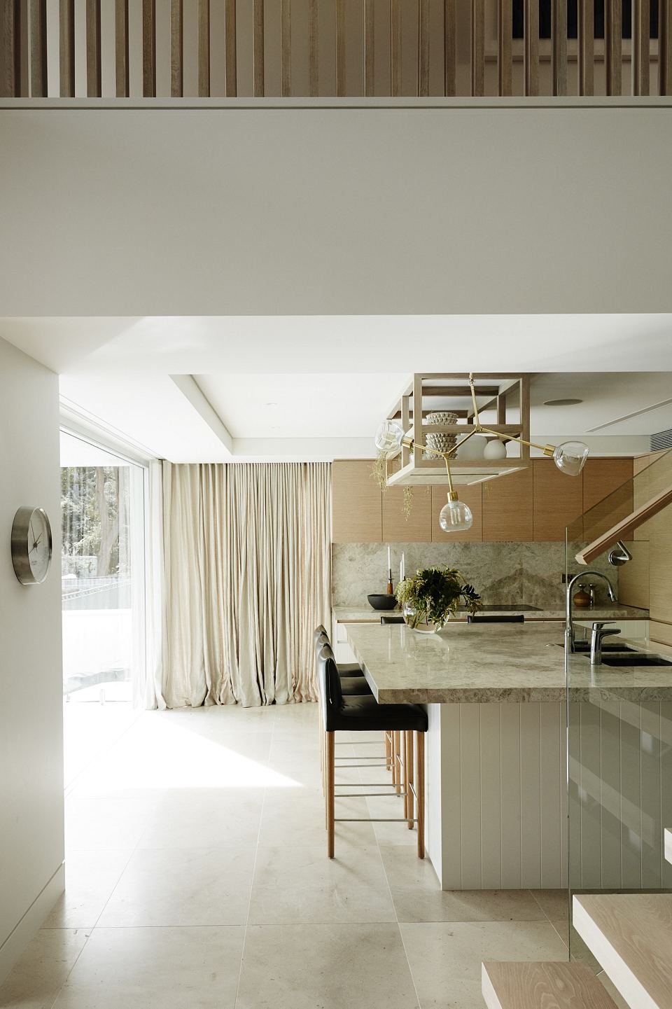 Rocca Bianca Honed. Beach House by EB Interiors. Photography by Prue Ruscoe - 06.jpg