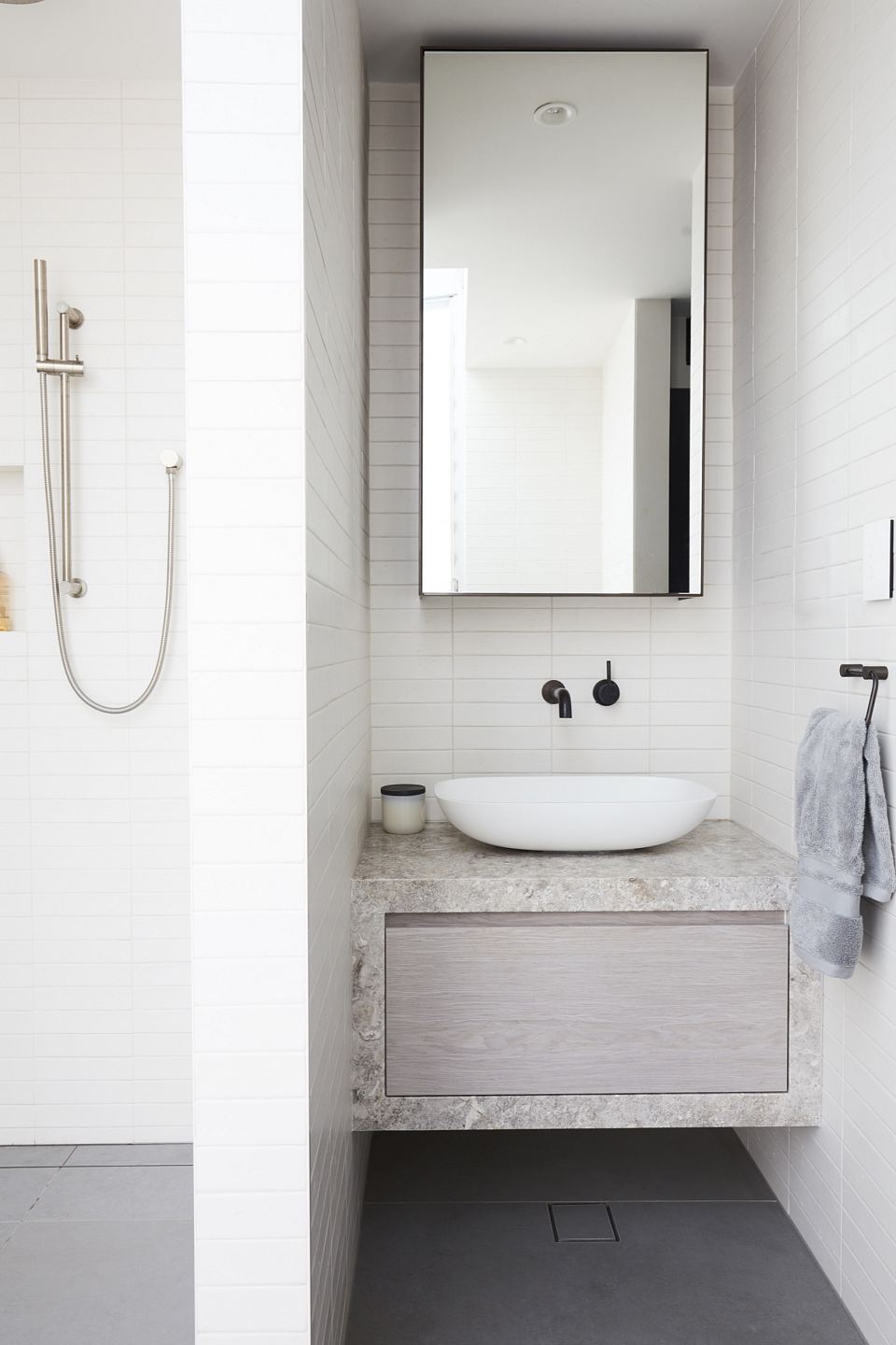 Luxe Bay Apartment by EB Interiors. Styling by Maden Studio. Photography by Prue Ruscoe - 04.jpg
