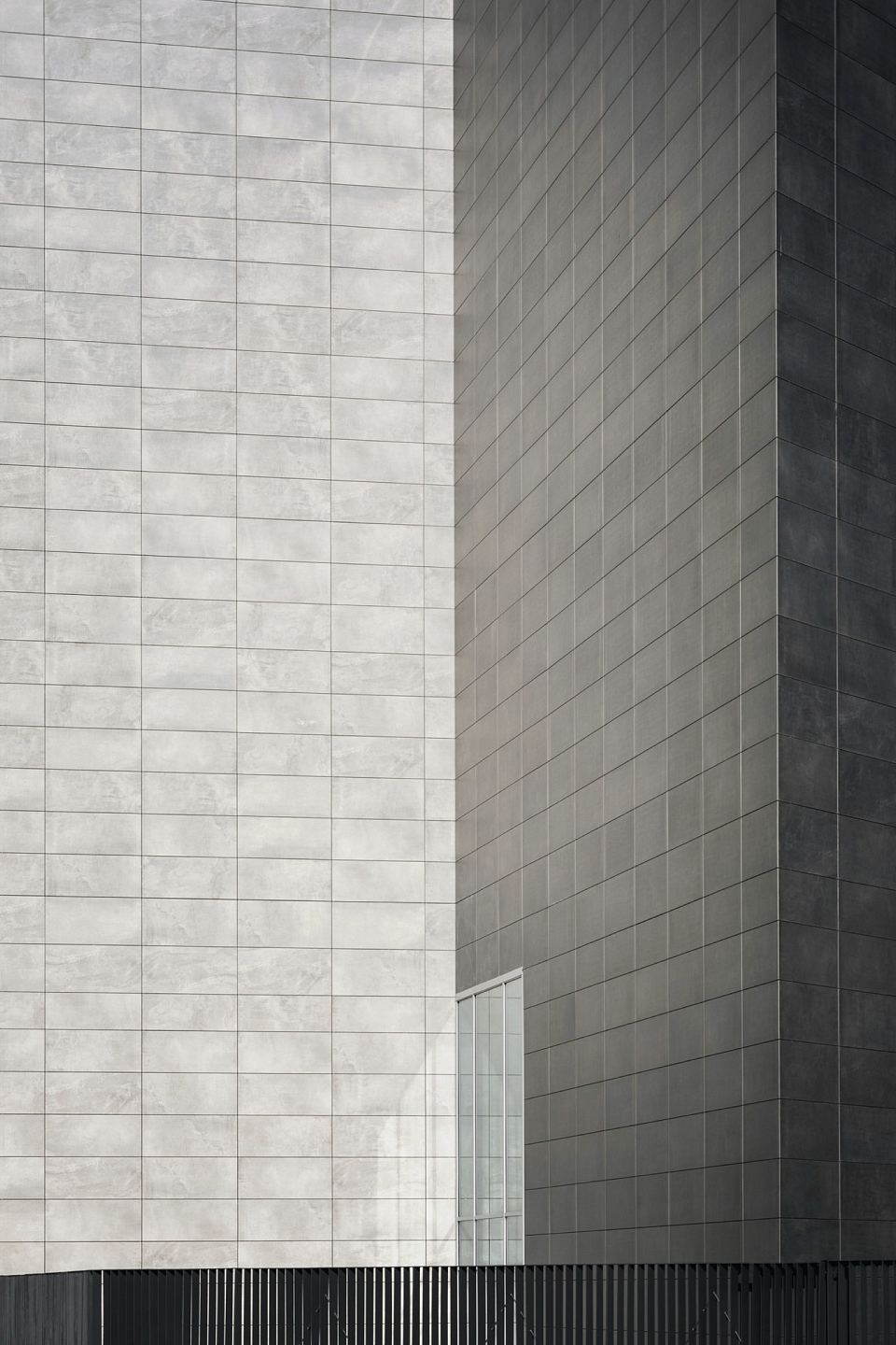 Facade in Core Shade Active in colours Cloudy and Sharp. De Castillia 23 by Urban Up, Gruppo Unipol, Milan.jpg