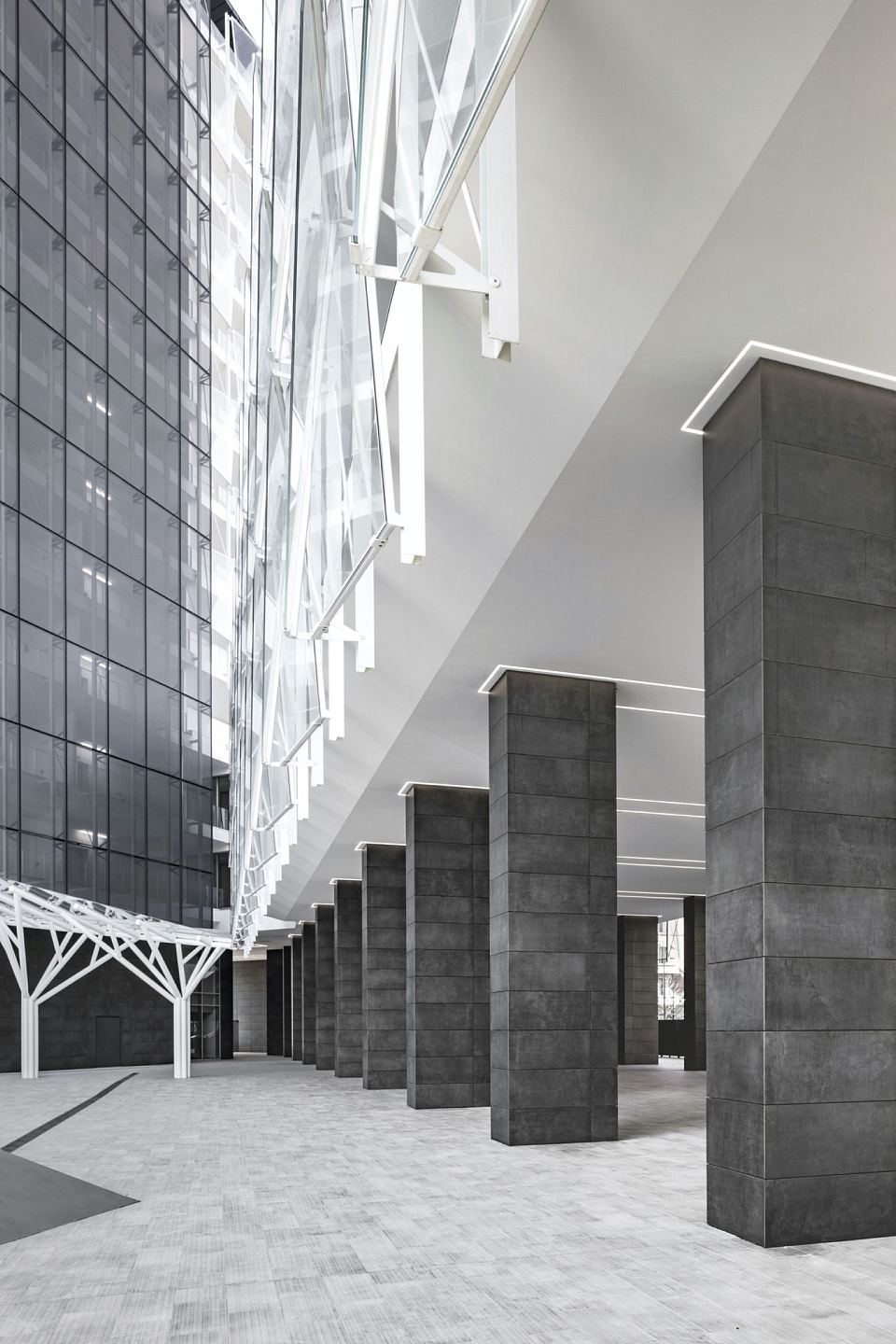 Floor and Walls in Core Shade Active in colours Cloudy and Sharp. De Castillia 23 by Urban Up, Gruppo Unipol, Milan.jpg