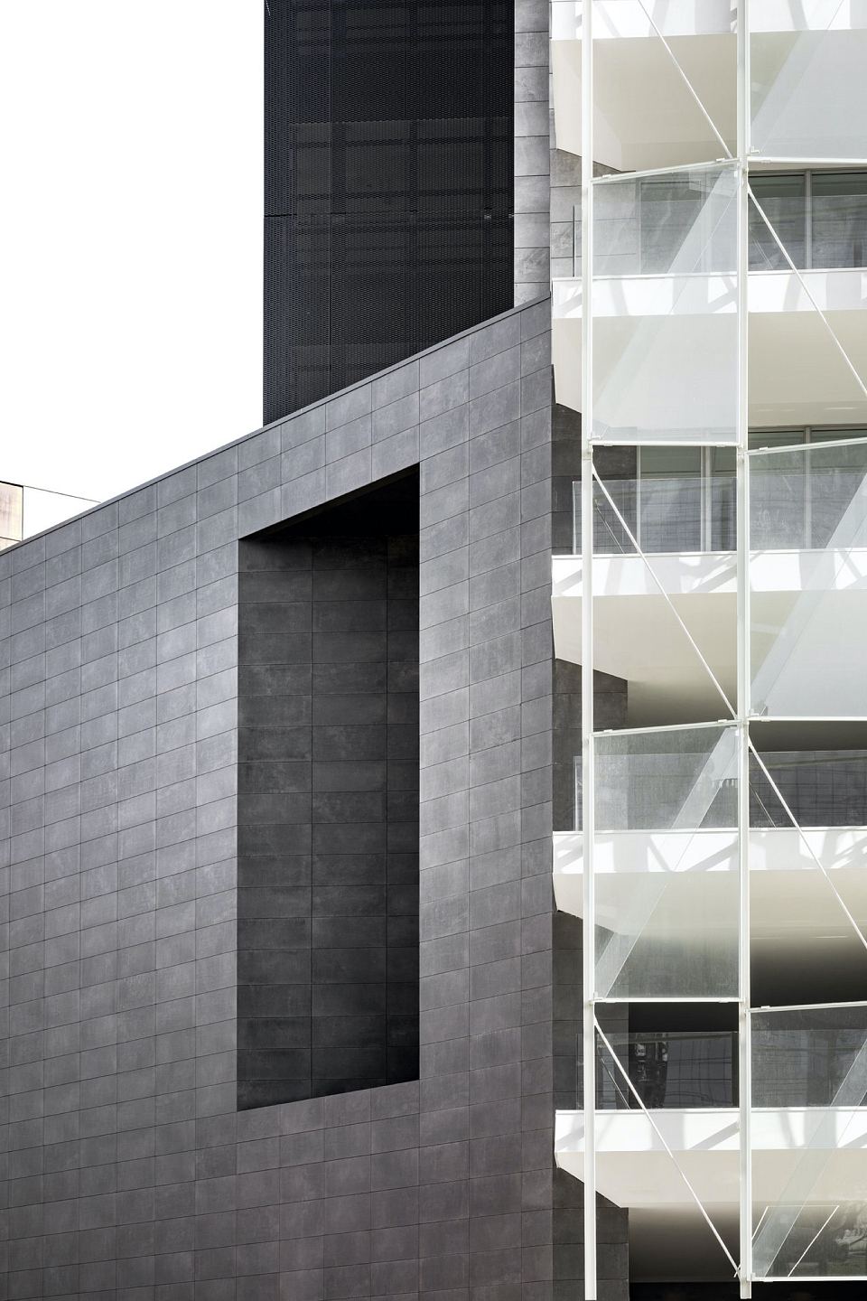 Facade in Core Shade Active in colours Cloudy and Sharp. De Castillia 23 by Urban Up, Gruppo Unipol, Milan.jpg