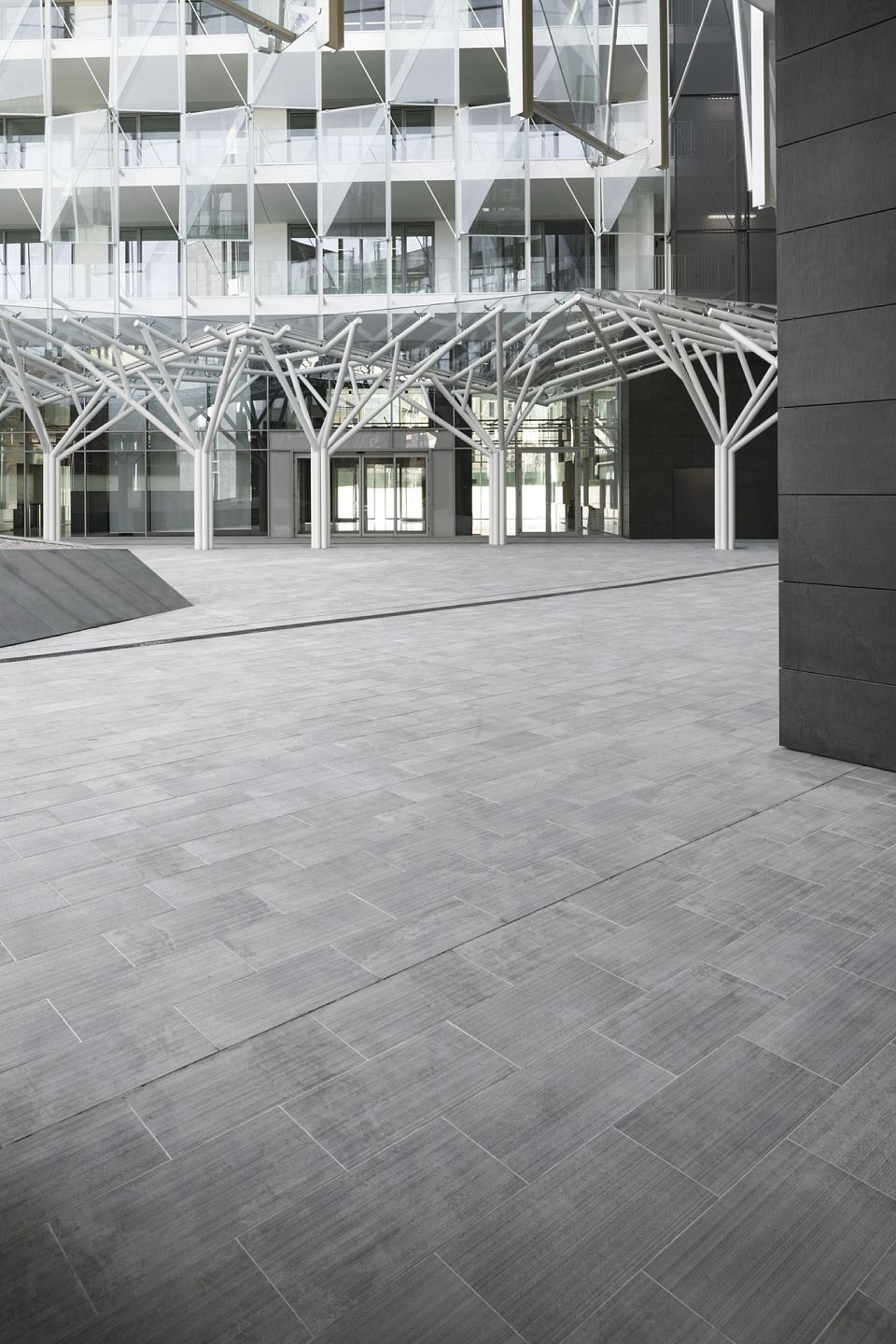 Floor and Walls in Core Shade Active in colours Cloudy and Sharp. De Castillia 23 by Urban Up, Gruppo Unipol, Milan.jpg