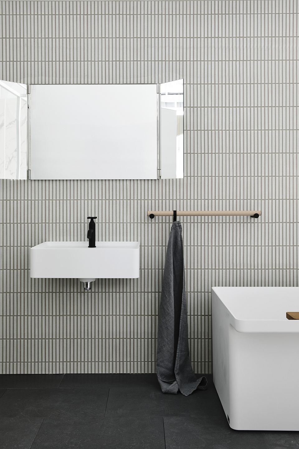 Agape Marsiglia basin in white, Inax Yuki Border YKR-1 to walls and Polardur Brushed to floors