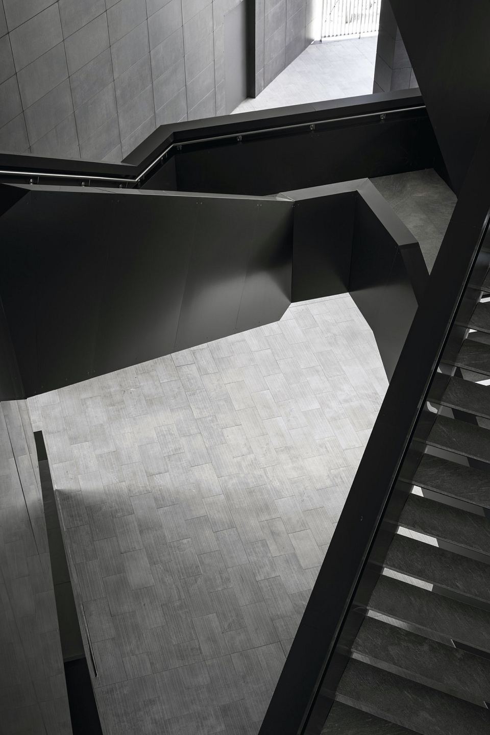 Floor and walls in Core Shade Active Cloudy and Sharp. De Castillia 23 by Urban Up, Gruppo Unipol, Milan.jpg