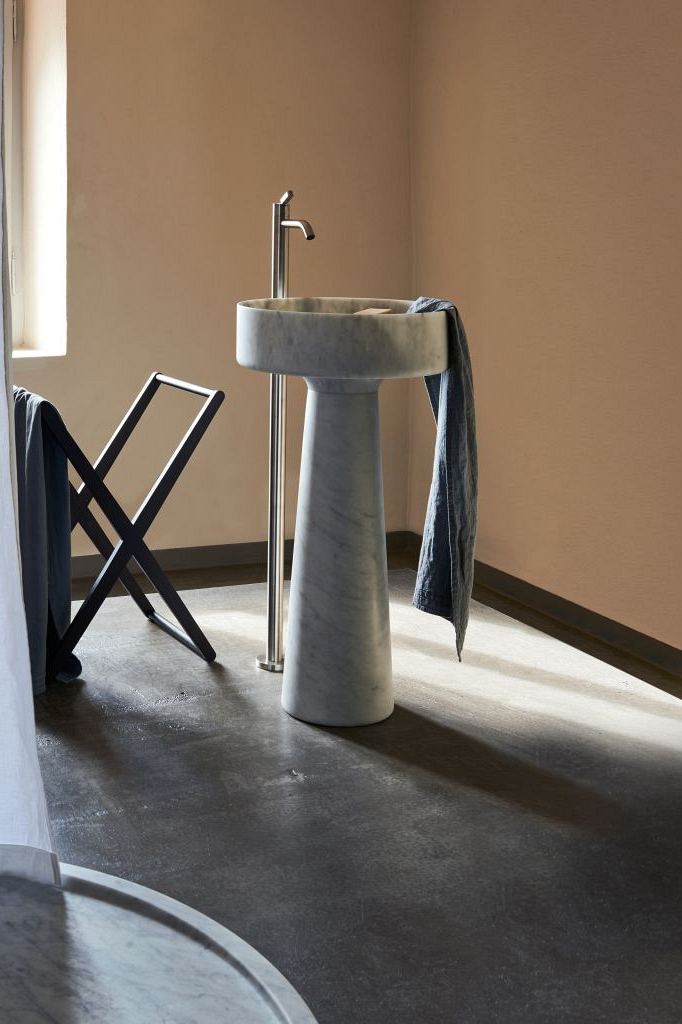Agape Bjhon 1 Pedestal Basin in Carrara