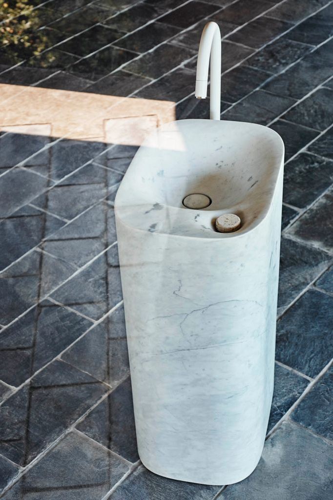 Agape Nivis Pedestal Basin