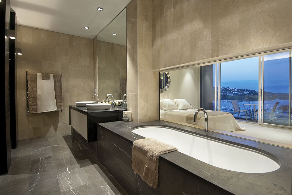 Licycon Honed floor and bath surround, Rocca Bianca walls.jpg